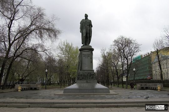 Памятник Грибоедову